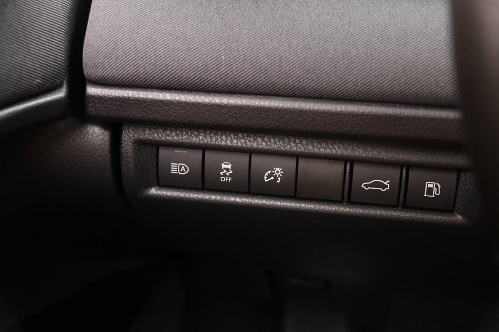 Toyota Camry Vehicle Full-screen Gallery Image 21