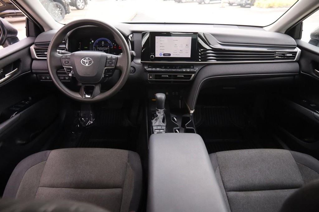 Toyota Camry Vehicle Full-screen Gallery Image 22