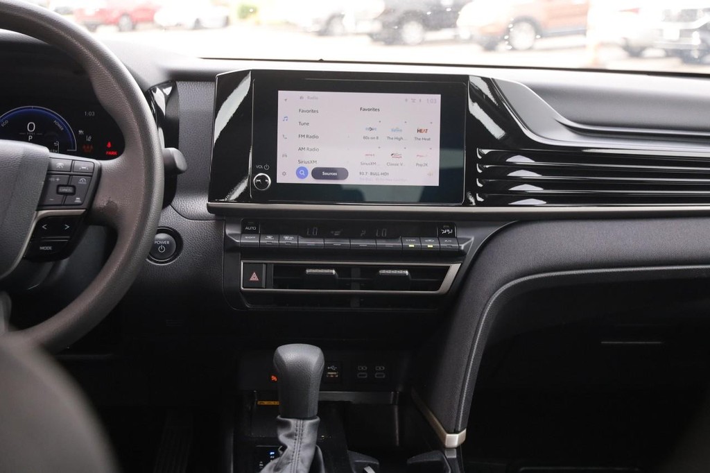 Toyota Camry Vehicle Full-screen Gallery Image 25
