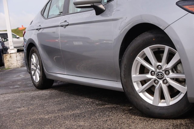 Toyota Camry Vehicle Image 03