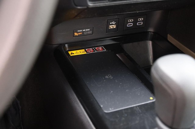Toyota Camry Vehicle Image 19