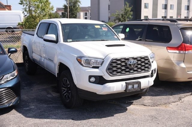 Toyota Tacoma 4WD Vehicle Image 02