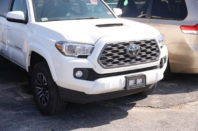 Toyota Tacoma 4WD Vehicle Image 03