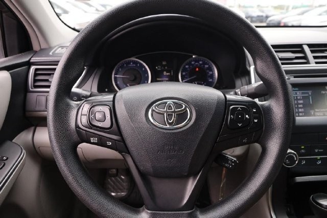 Toyota Camry Vehicle Image 10