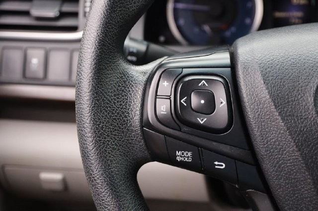 Toyota Camry Vehicle Image 11