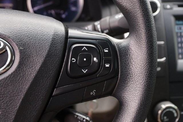 Toyota Camry Vehicle Image 12