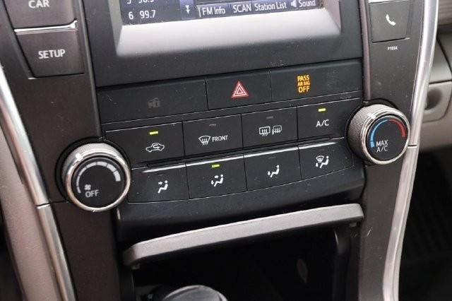 Toyota Camry Vehicle Image 17