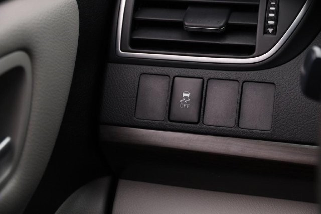 Toyota Camry Vehicle Image 18