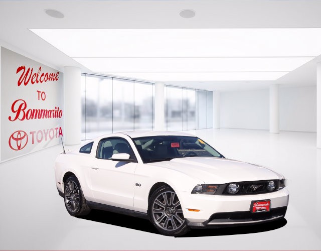 Ford Mustang Vehicle Full-screen Gallery Image 2