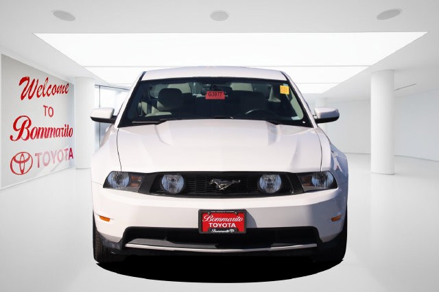 Ford Mustang Vehicle Full-screen Gallery Image 4
