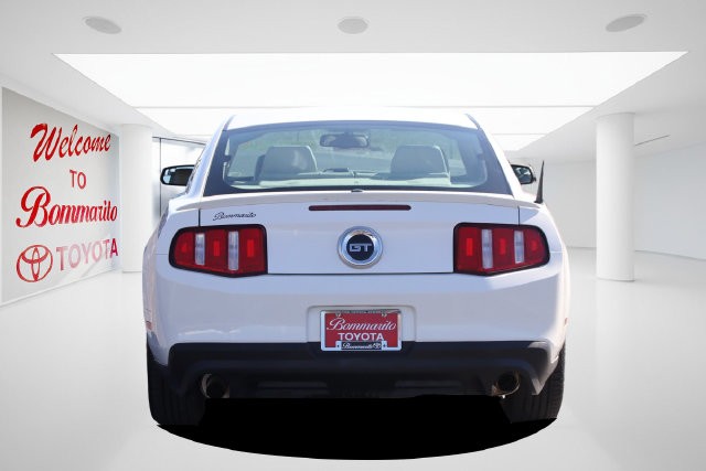Ford Mustang Vehicle Full-screen Gallery Image 6