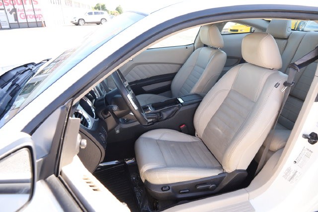 Ford Mustang Vehicle Full-screen Gallery Image 8