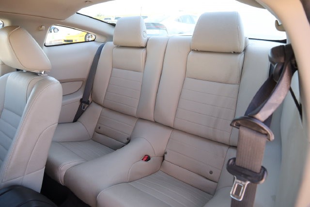 Ford Mustang Vehicle Full-screen Gallery Image 9
