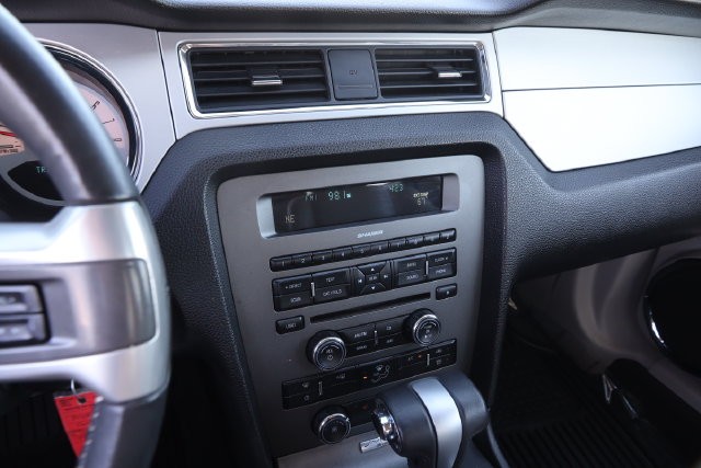 Ford Mustang Vehicle Full-screen Gallery Image 13