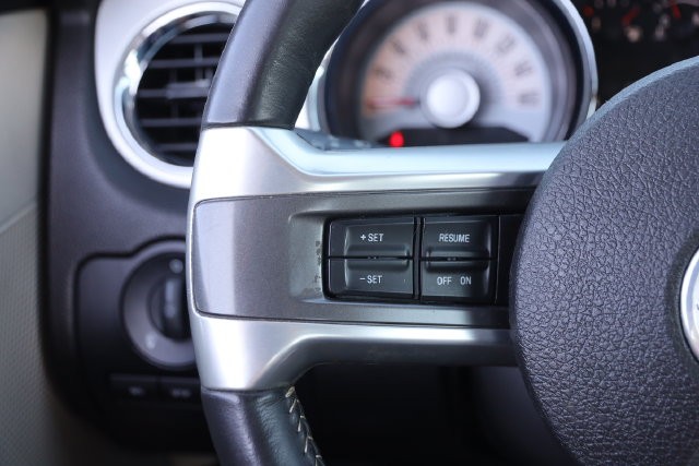 Ford Mustang Vehicle Full-screen Gallery Image 16
