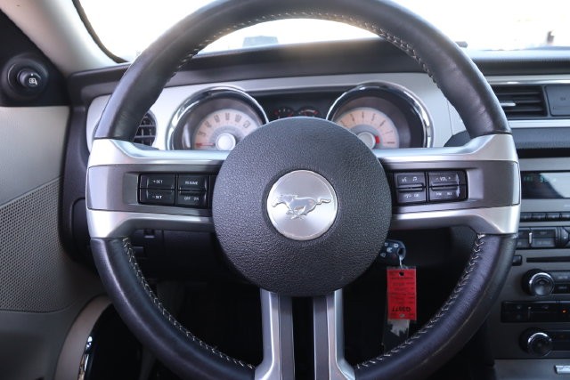 Ford Mustang Vehicle Full-screen Gallery Image 17