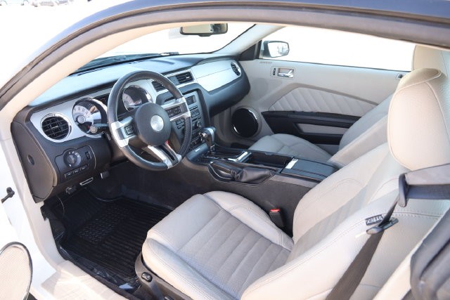 Ford Mustang Vehicle Full-screen Gallery Image 18