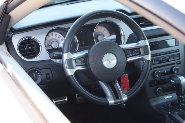 Ford Mustang Vehicle Full-screen Gallery Image 19