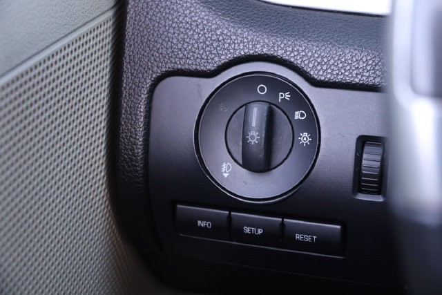 Ford Mustang Vehicle Full-screen Gallery Image 20