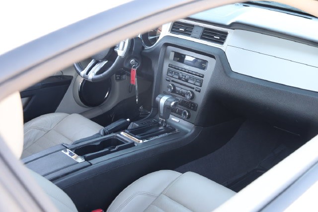 Ford Mustang Vehicle Full-screen Gallery Image 22
