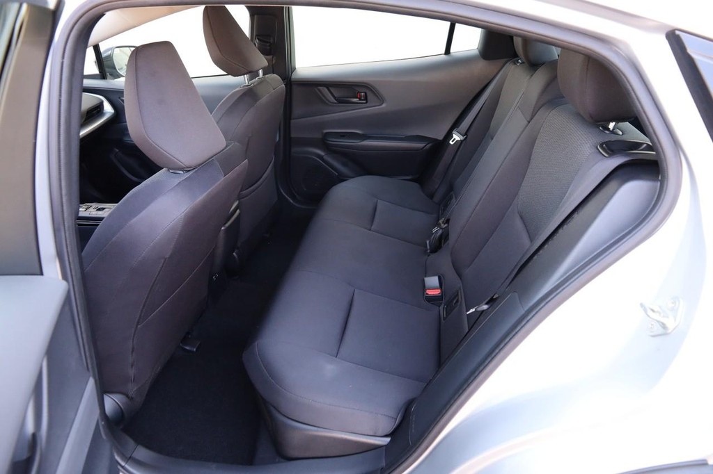 Toyota Prius Vehicle Full-screen Gallery Image 9