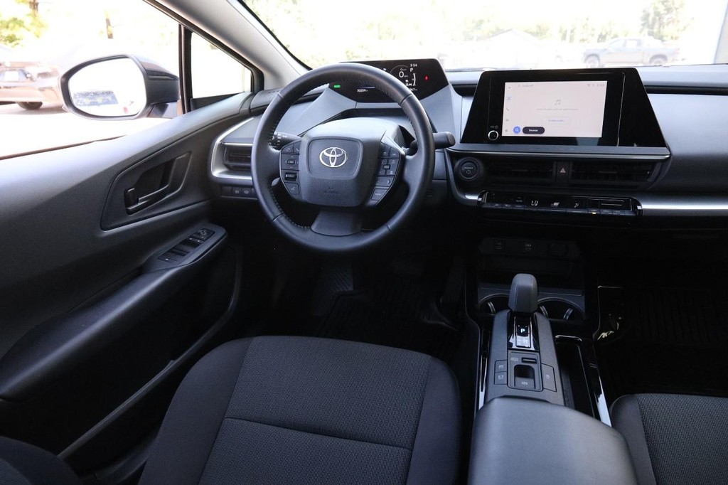 Toyota Prius Vehicle Full-screen Gallery Image 23