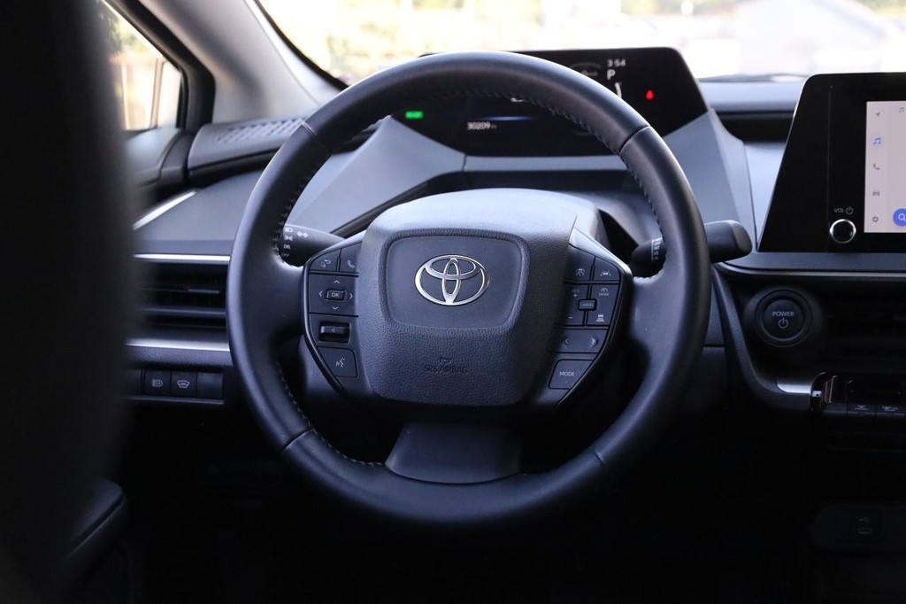Toyota Prius Vehicle Full-screen Gallery Image 24