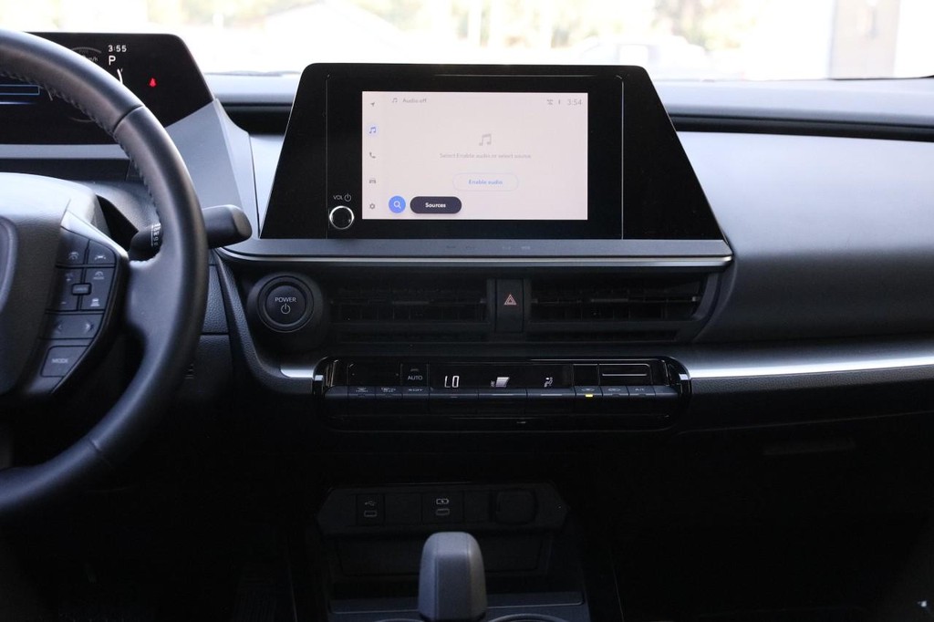 Toyota Prius Vehicle Full-screen Gallery Image 25