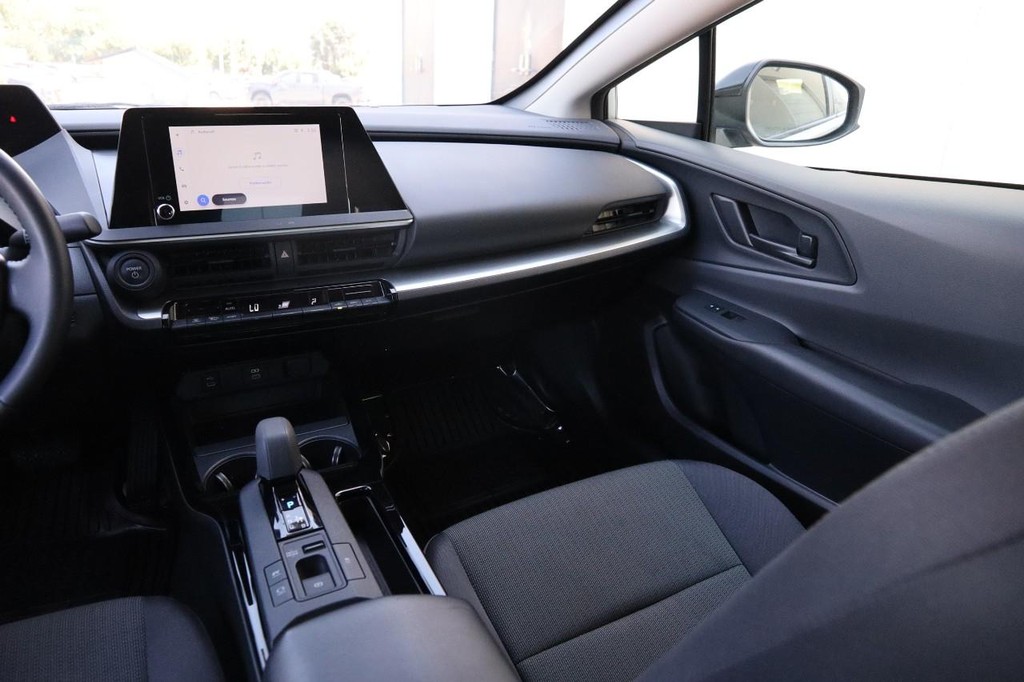 Toyota Prius Vehicle Full-screen Gallery Image 26