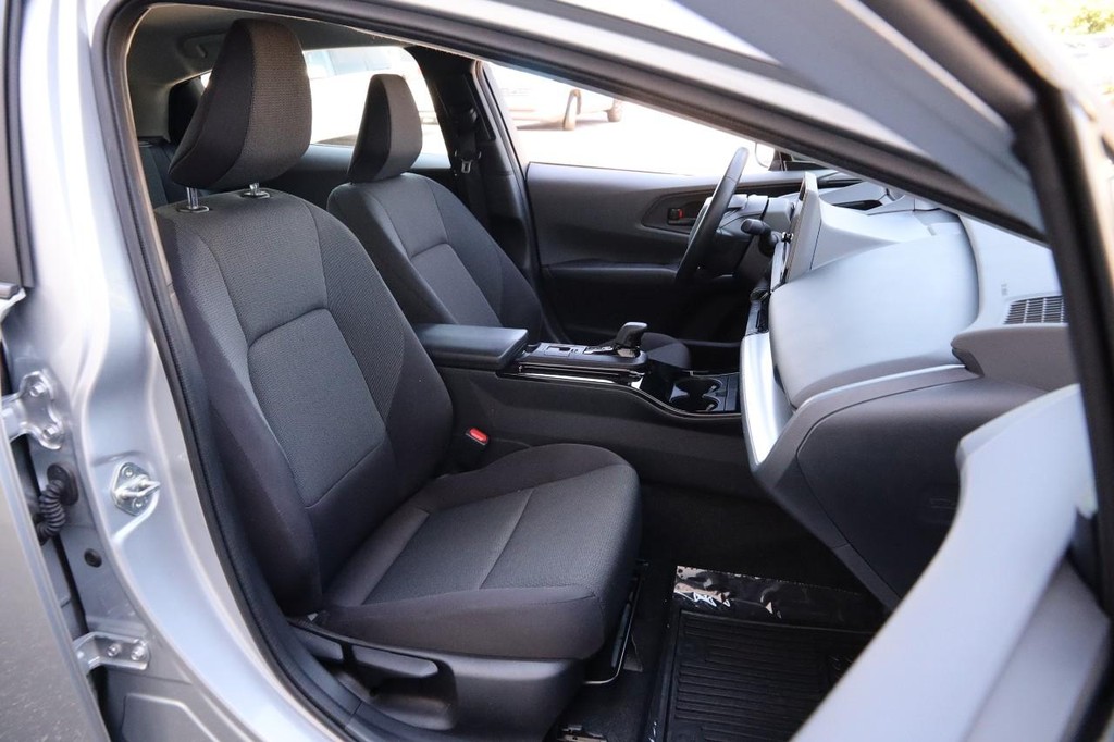 Toyota Prius Vehicle Full-screen Gallery Image 27