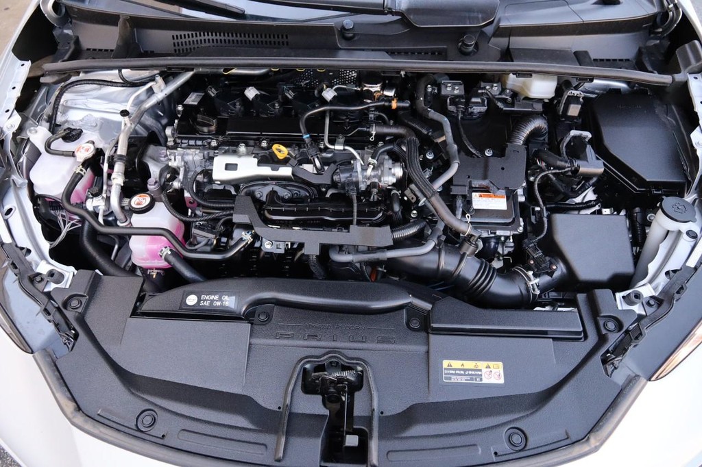 Toyota Prius Vehicle Full-screen Gallery Image 28