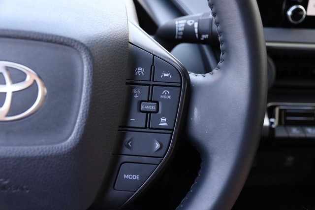 Toyota Prius Vehicle Image 12