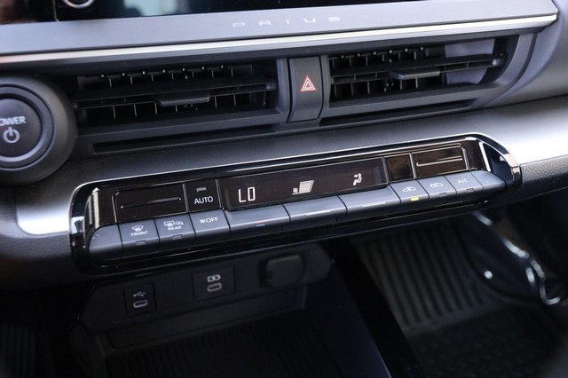 Toyota Prius Vehicle Image 17