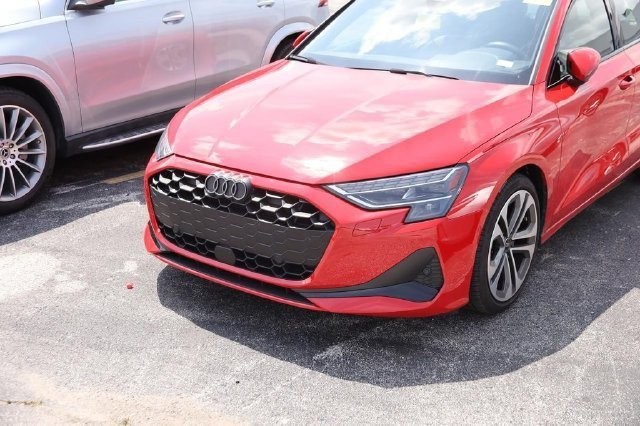 Audi A3 Vehicle Full-screen Gallery Image 05