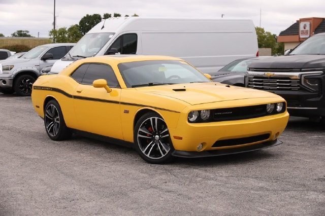 Dodge Challenger Vehicle Image 02