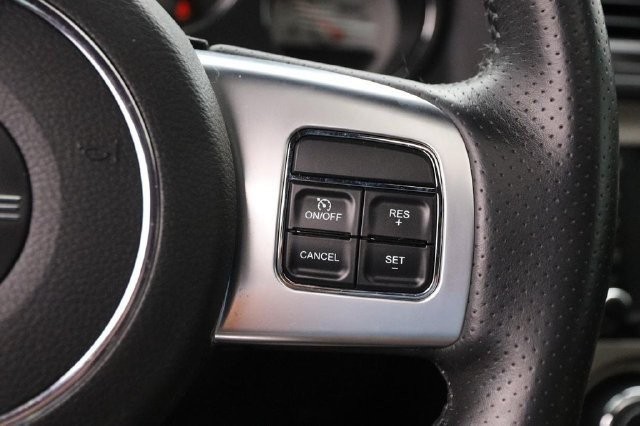 Dodge Challenger Vehicle Image 12