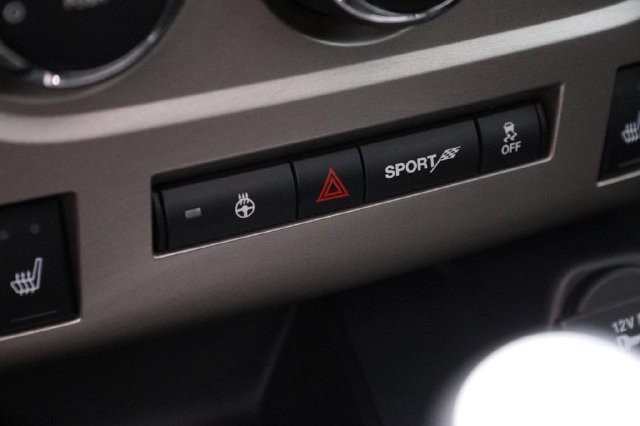 Dodge Challenger Vehicle Image 18