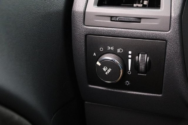 Dodge Challenger Vehicle Image 21