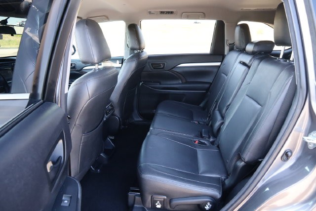 Toyota Highlander Vehicle Image 10