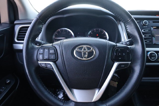 Toyota Highlander Vehicle Image 12