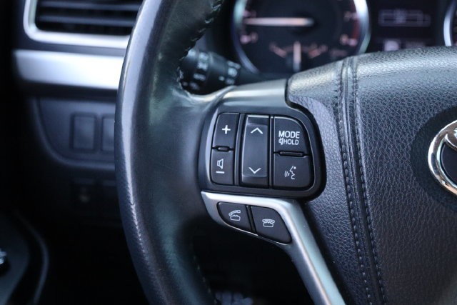 Toyota Highlander Vehicle Image 13
