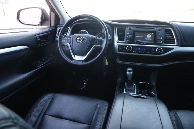 Toyota Highlander Vehicle Image 23