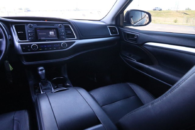 Toyota Highlander Vehicle Image 26