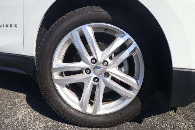 Chevrolet Equinox Vehicle Full-screen Gallery Image 02