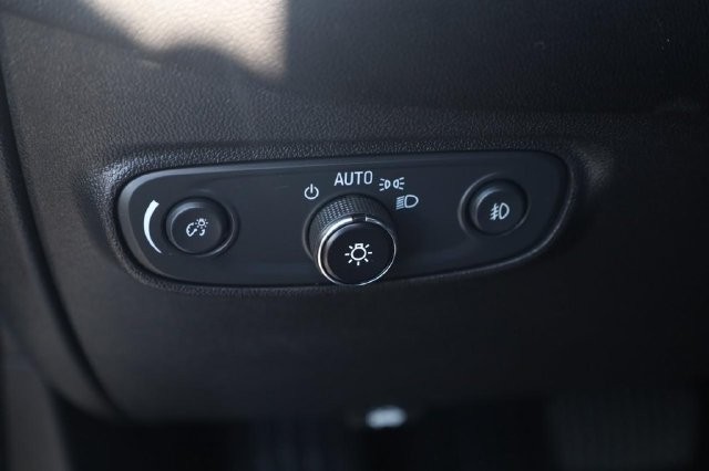 Chevrolet Equinox Vehicle Full-screen Gallery Image 12