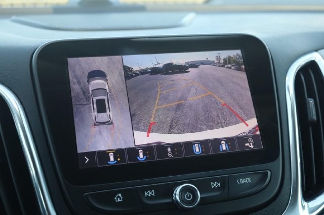 Chevrolet Equinox Vehicle Full-screen Gallery Image 15