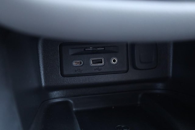 Chevrolet Equinox Vehicle Full-screen Gallery Image 17