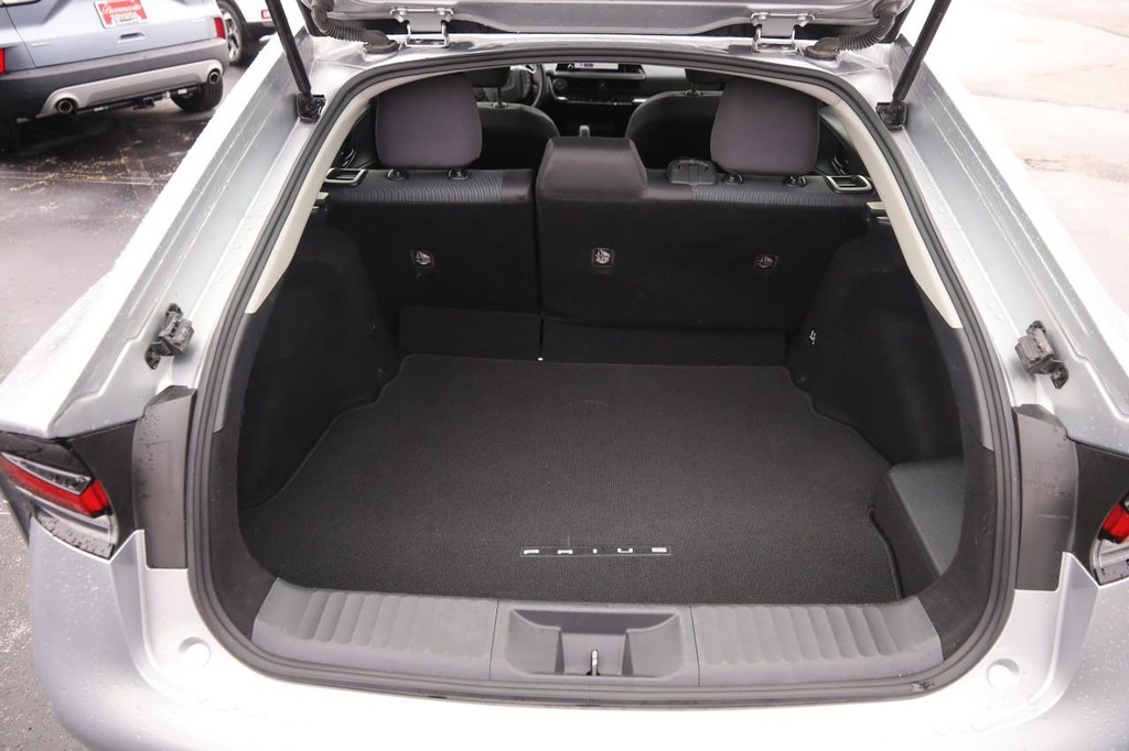 Toyota Prius Vehicle Full-screen Gallery Image 7