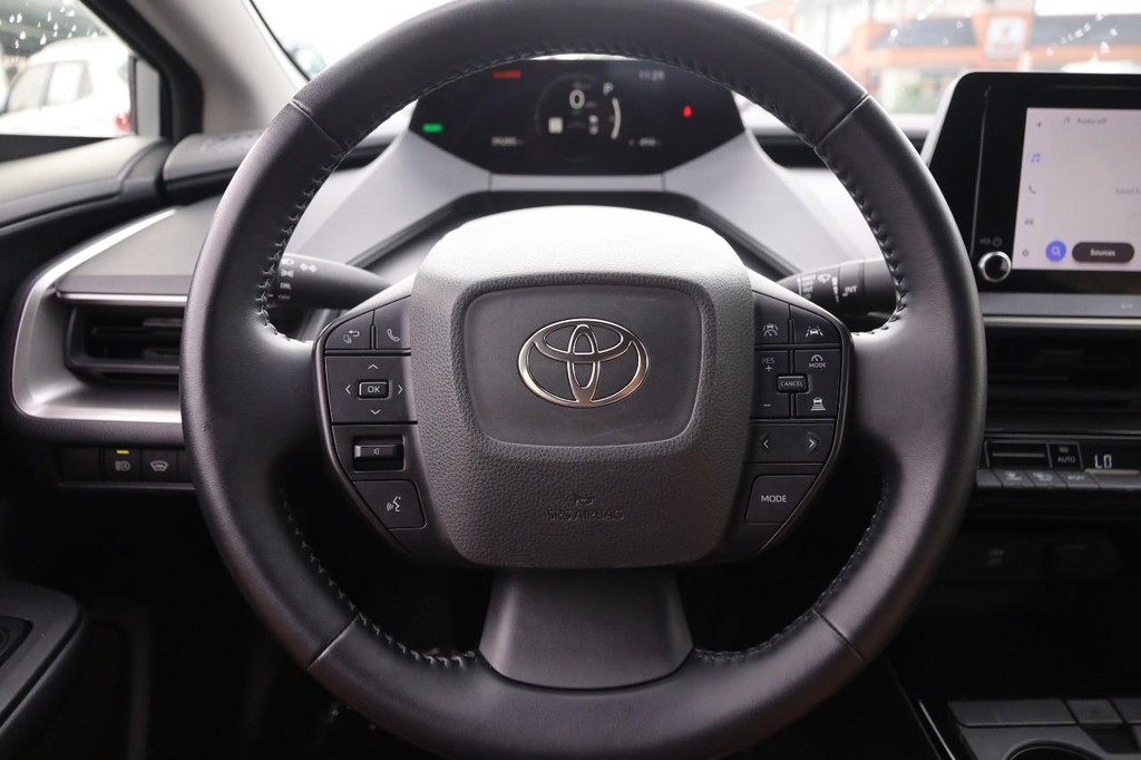 Toyota Prius Vehicle Full-screen Gallery Image 10