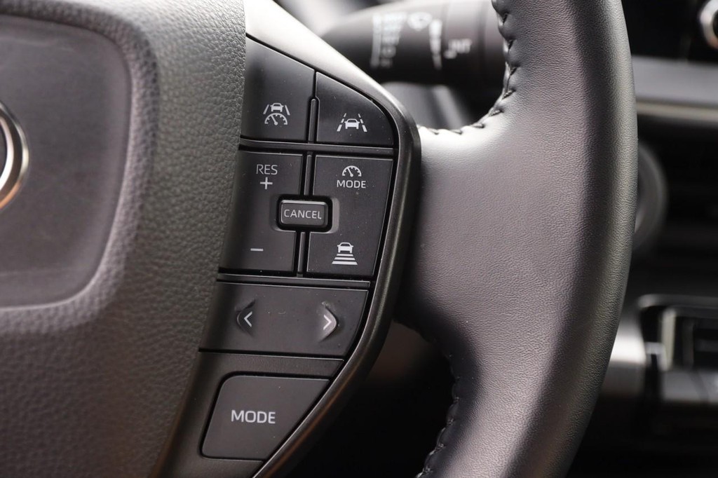 Toyota Prius Vehicle Full-screen Gallery Image 12